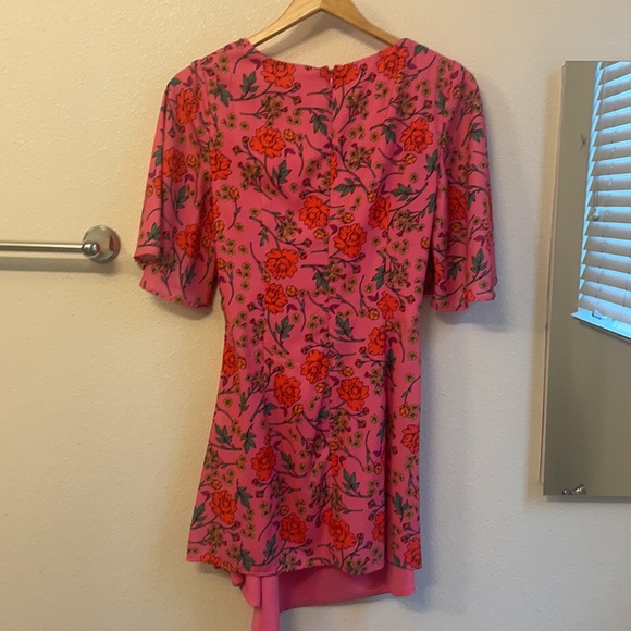 Fun party dress - low in front - short in back - super flattering (size 6) - Picture 4 of 7